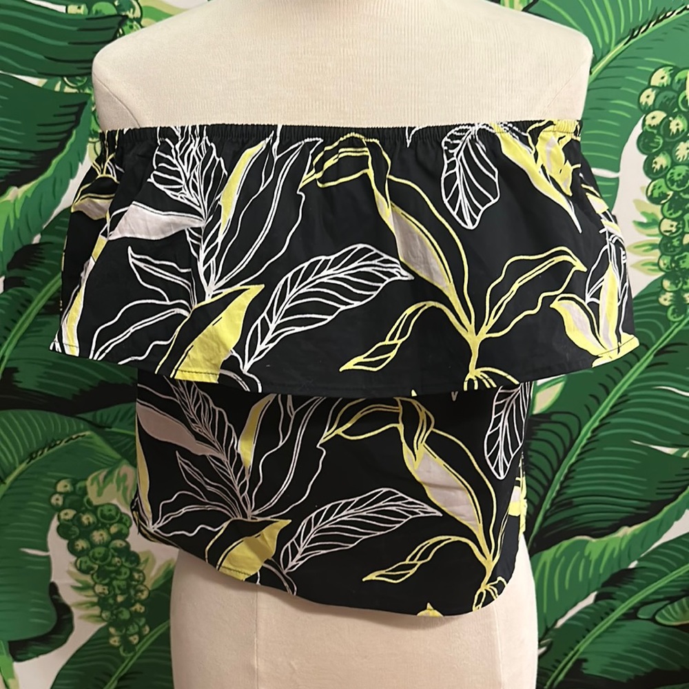 Splendid off the shoulder cotton top in size M